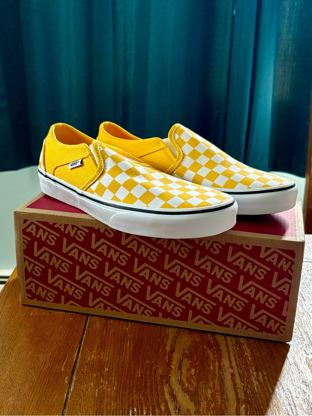 NWT Vans Checkerboard Slip-On Sneakers in Yellow and White BOX INCLUDED